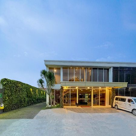 Aveon Express Hotel By Daphna International Yogyakarta Exteriör bild