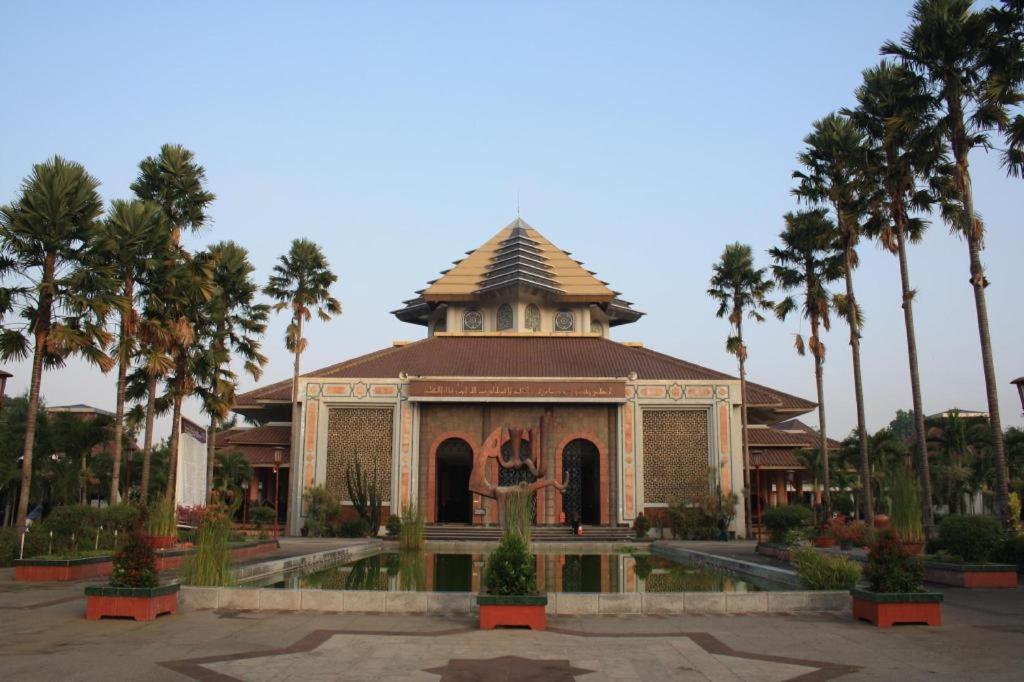 Aveon Express Hotel By Daphna International Yogyakarta Exteriör bild