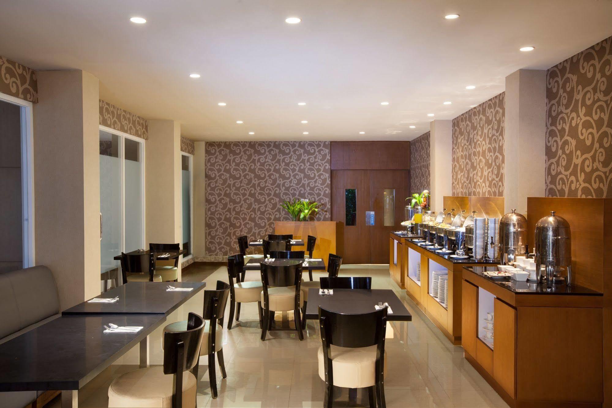 Aveon Express Hotel By Daphna International Yogyakarta Exteriör bild