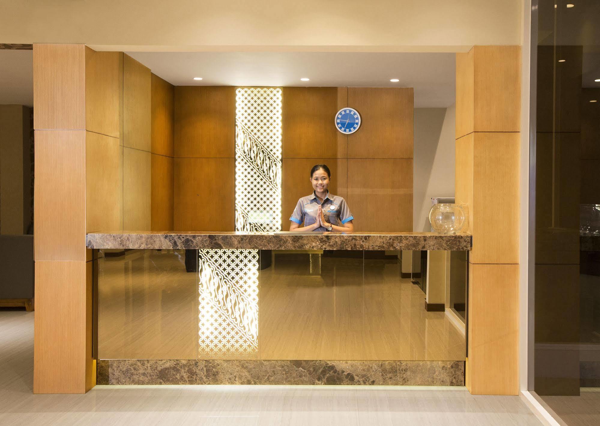 Aveon Express Hotel By Daphna International Yogyakarta Exteriör bild